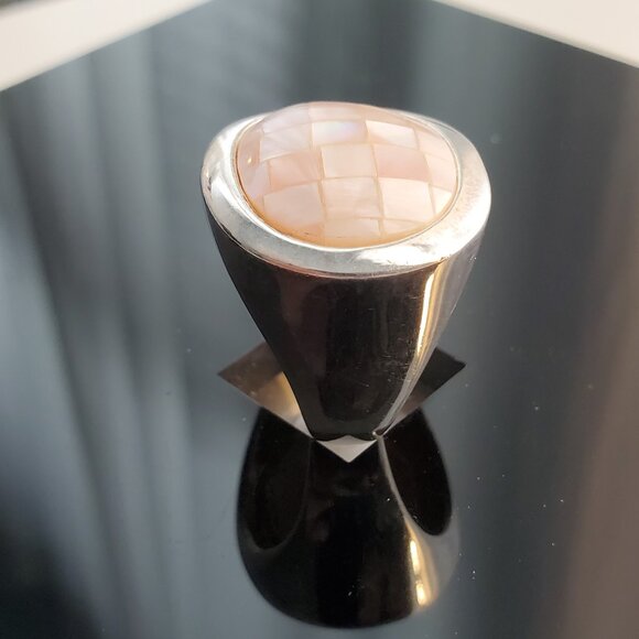 Pink mother of pearl mosaic ring in sterling silver, size 8 - Picture 4 of 4